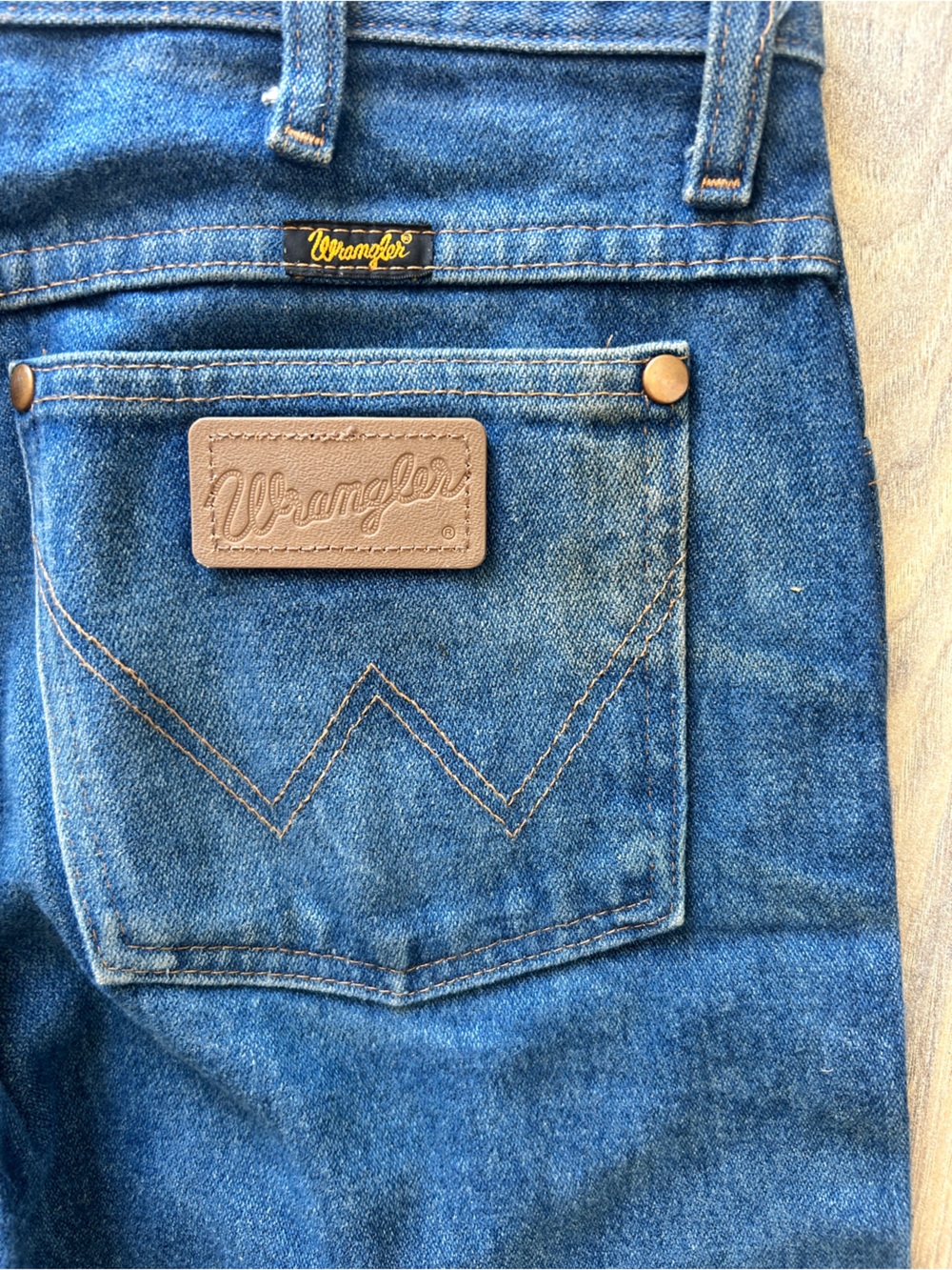 Wrangler Men's Relaxed Blue Denim Jeans with Brass Zipper 29X38 - Picture 5 of 6